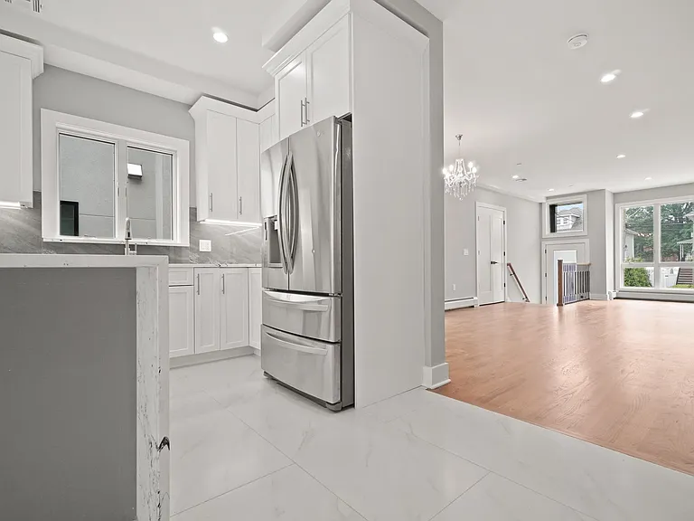 61 Lawton Ave #B — Photo 5