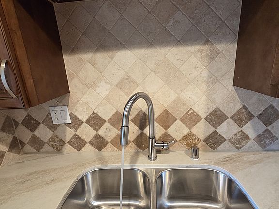 5th image of 18645 Hatteras St Unit 269