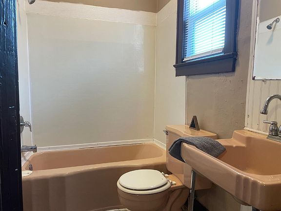 5th image of 2020 Sixteen APT B