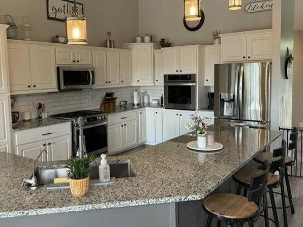 301 7th St NW, New Richland, MN 56072