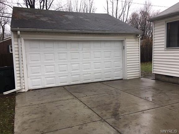 4th image of 225 Monroe Dr