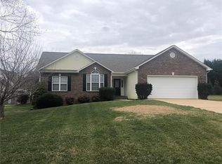 2445 27th Avenue Cir NE, Hickory, NC 28601