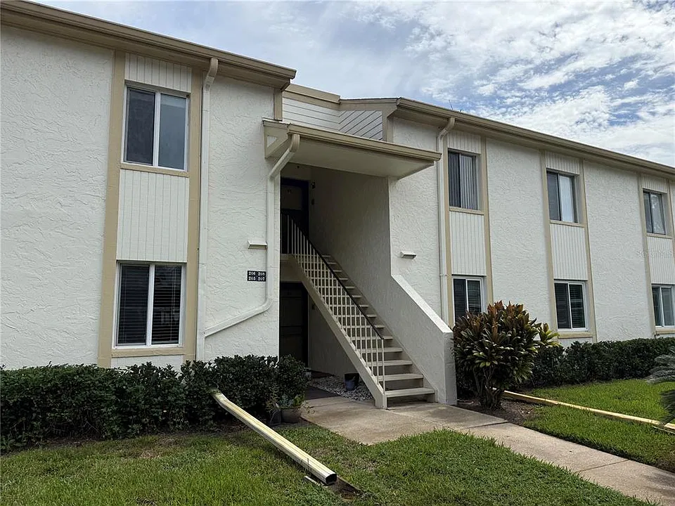 208 Cypress Ct #208