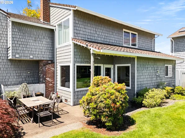 530 N Hayden Bay Dr, Portland, OR 97217