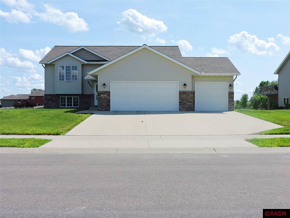 1st image of 153 Pebble Creek Dr