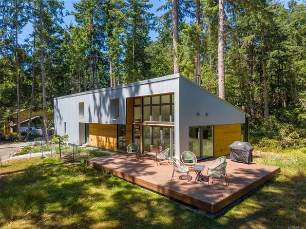 3786 Privateers Rd, Southern Gulf Islands, BC V0N 2M2