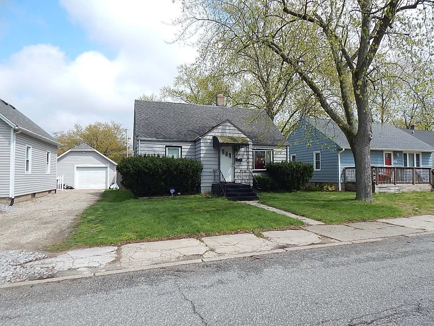 322 Hendricks St photo 1