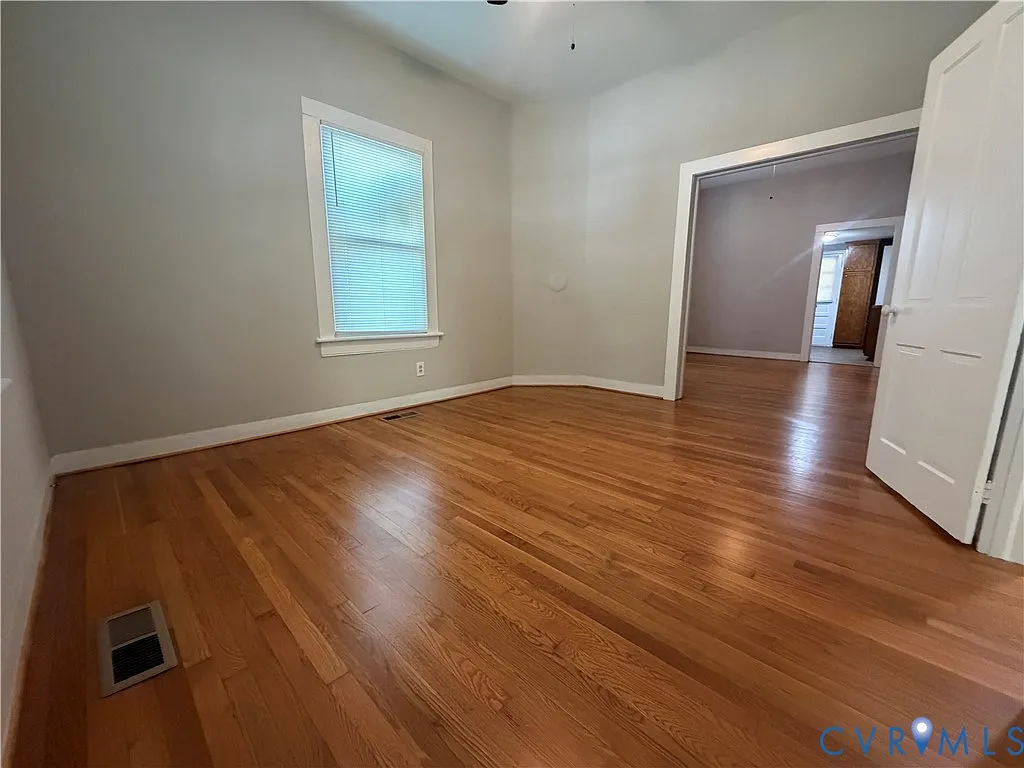 2 bed, 1.0 bath, 1061 sqft, $1,300 — Photo 3