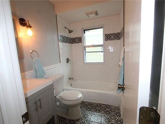 2nd image of 15595 Bowfin Blvd