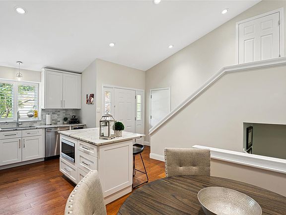 4th image of 61 Willowyck Ct
