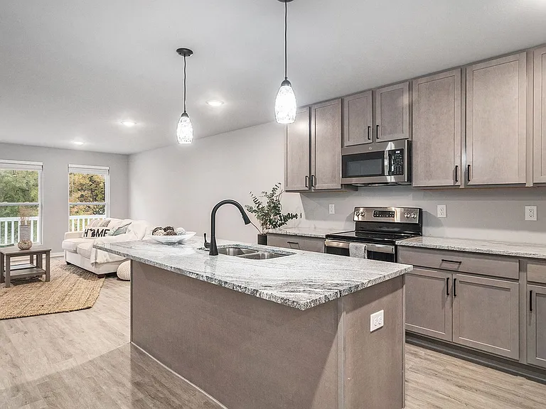17545 Beechwood Ln — Photo 5