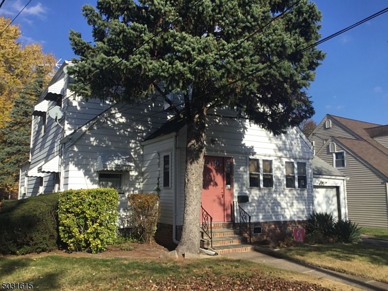 2nd image of 2217 Balmoral Ave