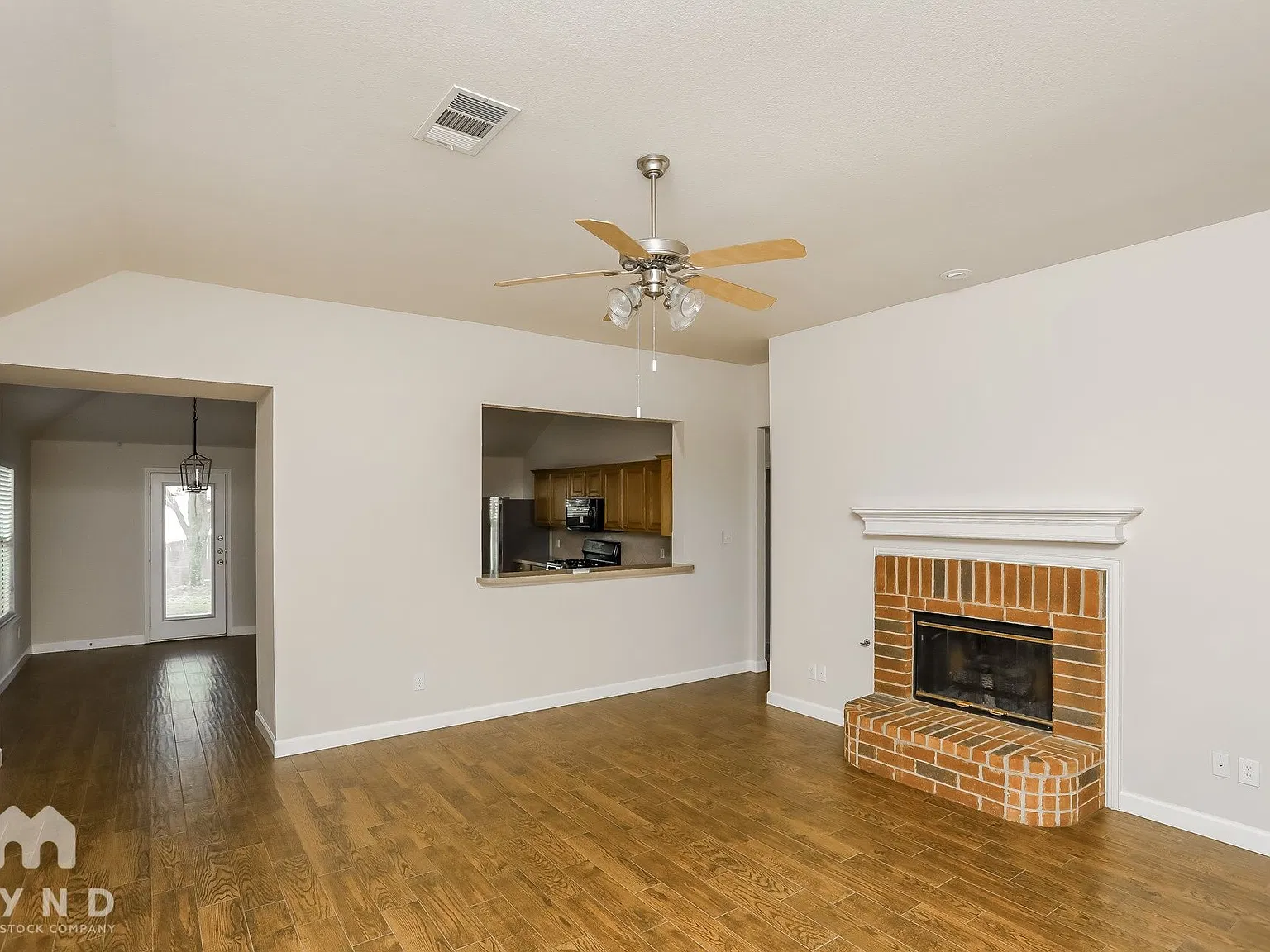 3 bed, 2.0 bath, 1860 sqft, $2,095 — Photo 4