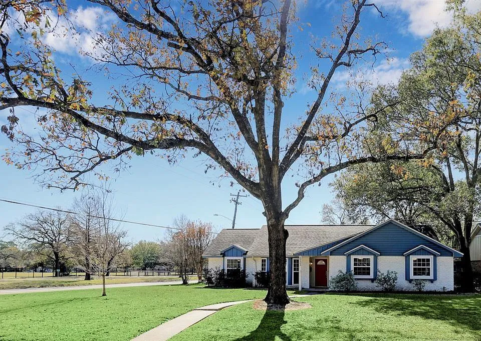 10403 Raritan Dr