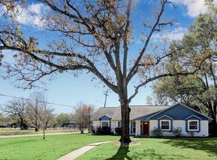 10403 Raritan Dr, Houston, TX 77043