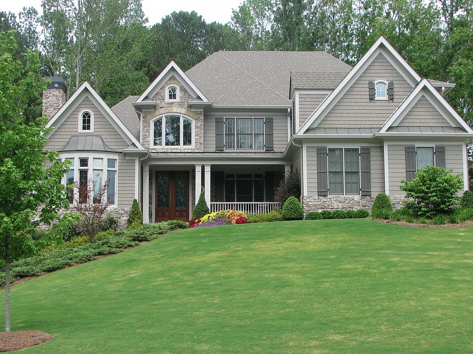 Estate Home in the Prestigious Aviary Subdivision