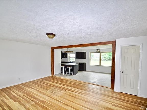 5th image of 1095 Donald Dr