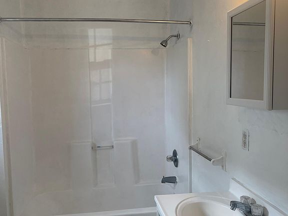 5th image of 2402 Elm Ave #2