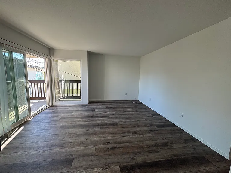 217 El Porto St — Photo 4