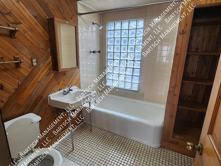1660 N Arlington Pl #UR — Photo 6