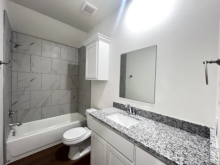 10622 SW 17th Ct — Photo 7