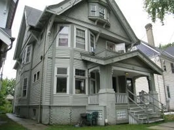 2015 E Belleview Pl, Milwaukee, WI 53211