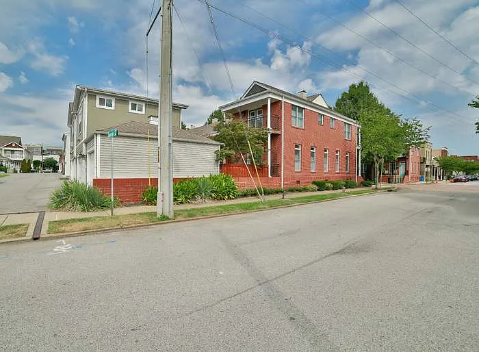 200 W 17th St — Photo 3