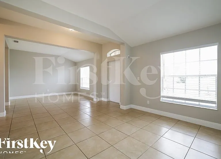 1720 NW 9th Ter — Photo 5