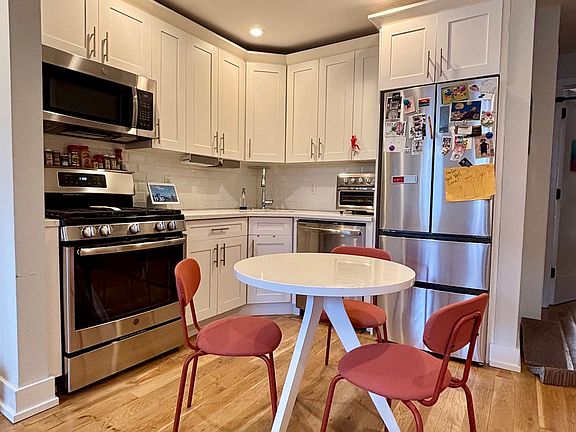 4th image of 452 Van Buren St #1