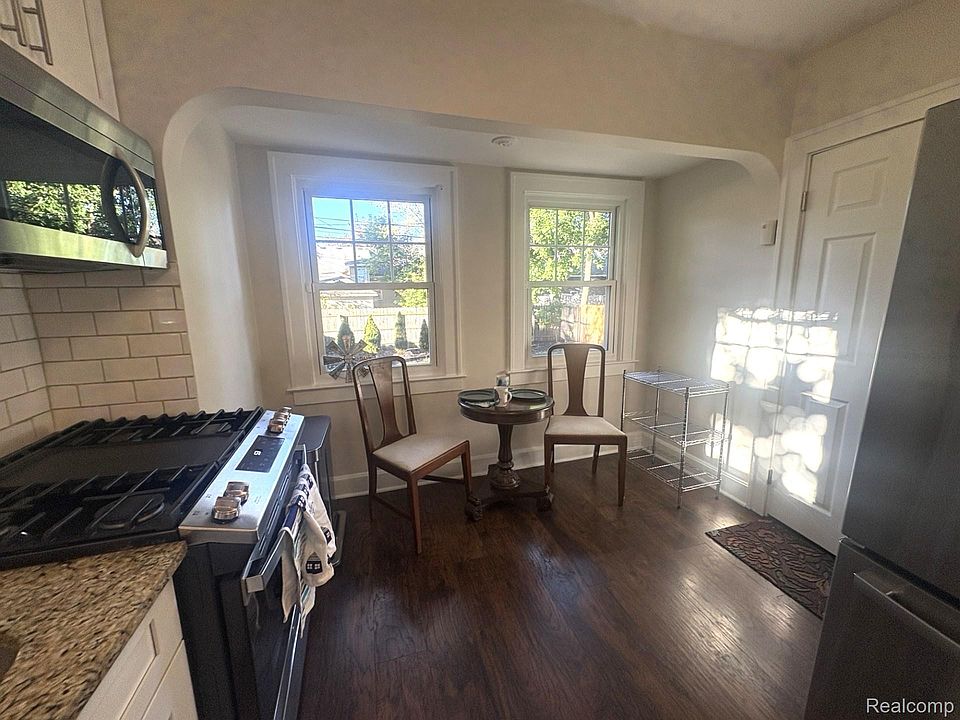 205 University St, photo 10