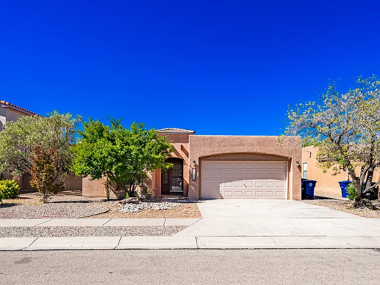 1124 Calle Corvo NE — Photo 1