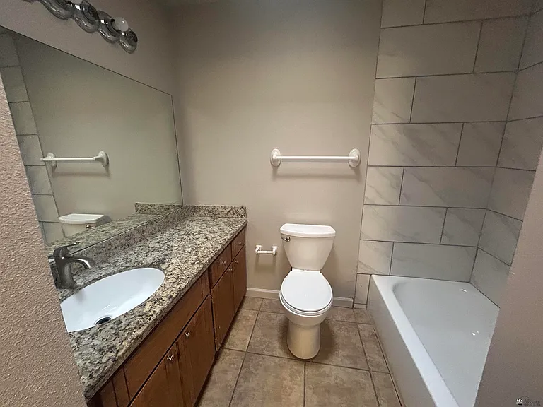 143 W 27th Pl — Photo 10