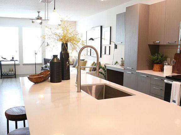 4th image of 825 McCullough Ave #413
