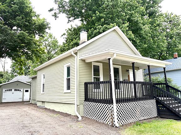 2nd image of 809 Douglas St