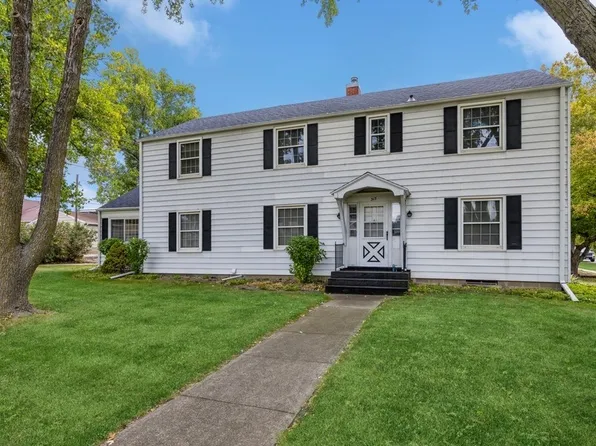 313 S 2nd St, Knoxville, IA 50138