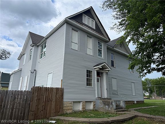 2nd image of 901 N 13th St