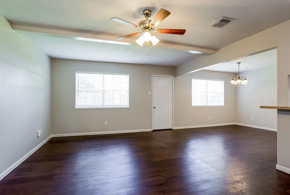3 bed, 2.0 bath, 1394 sqft, $1,700 — Photo 2