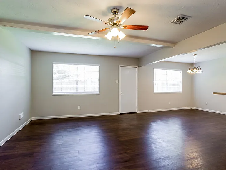 2707 Skelton Dr — Photo 2
