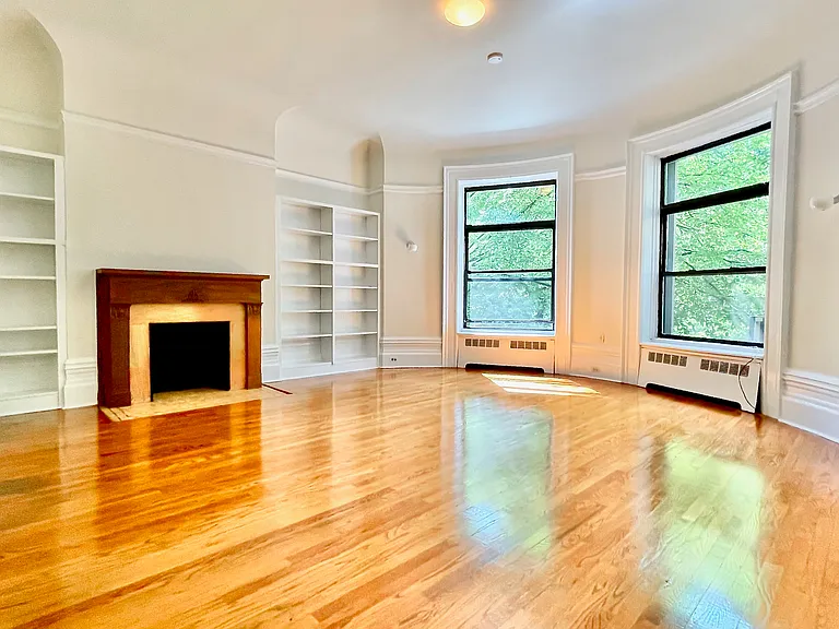 84 Riverside Dr #2F — Photo 1