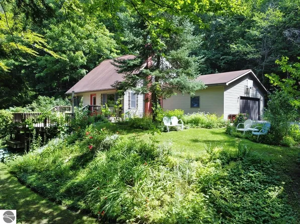 2247 S Richter Rd, Suttons Bay, MI 49682