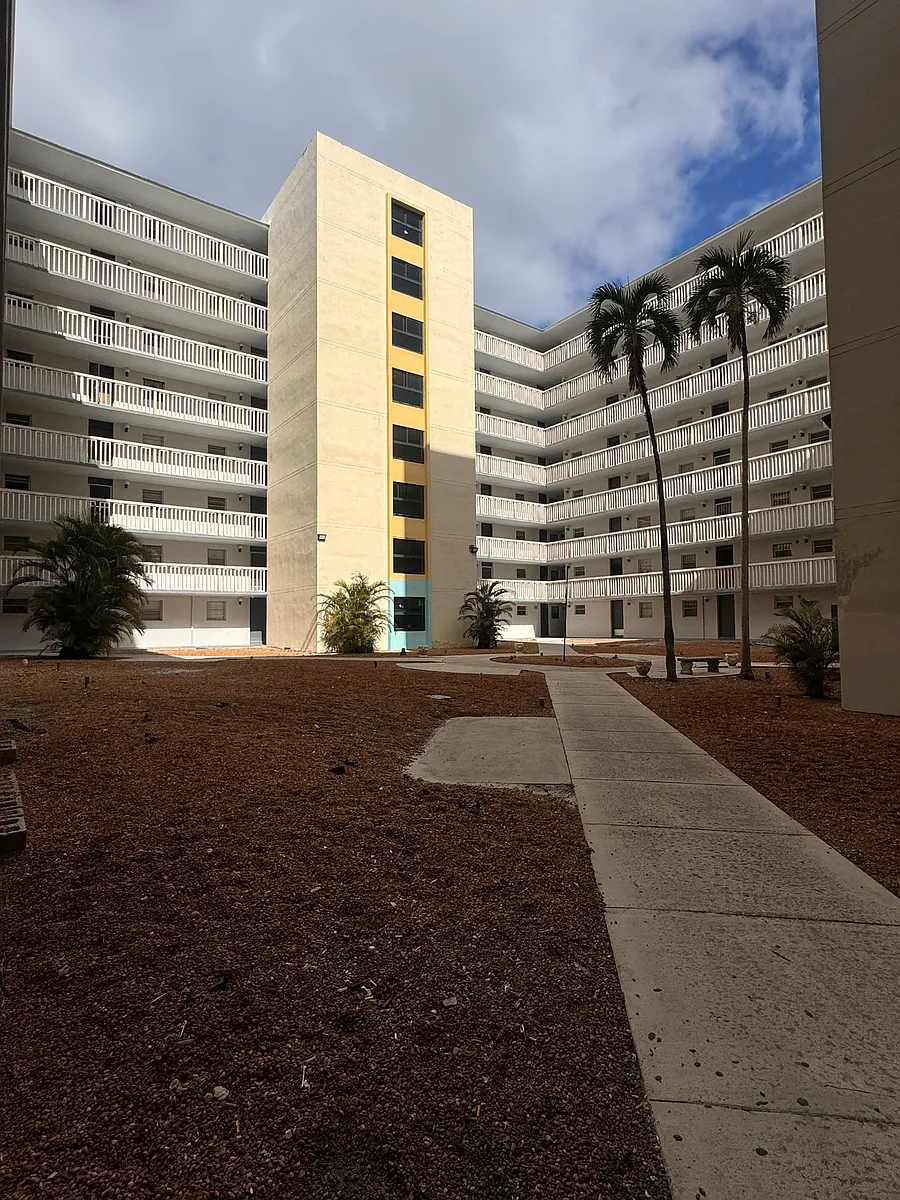 Building Photo - 15600 NW 7th Ave #805-12X-1