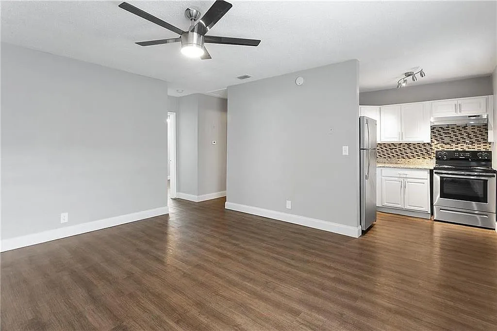 2 bed, 1.0 bath, 750 sqft, $1,970 — Photo 2