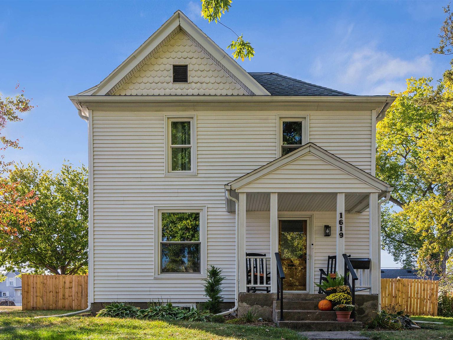 1619 Clay St, Cedar Falls, IA 50613 | Zillow