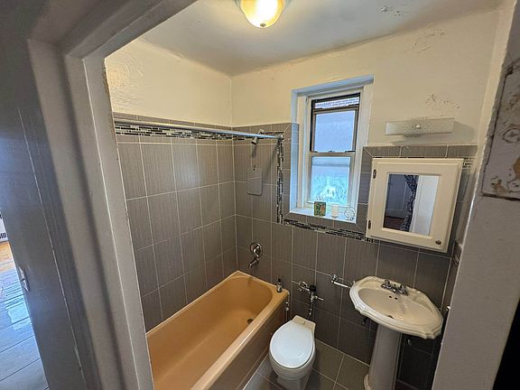 5th image of 6712 Yellowstone Blvd APT C20