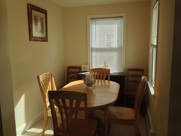 Eat-In-Kitchen