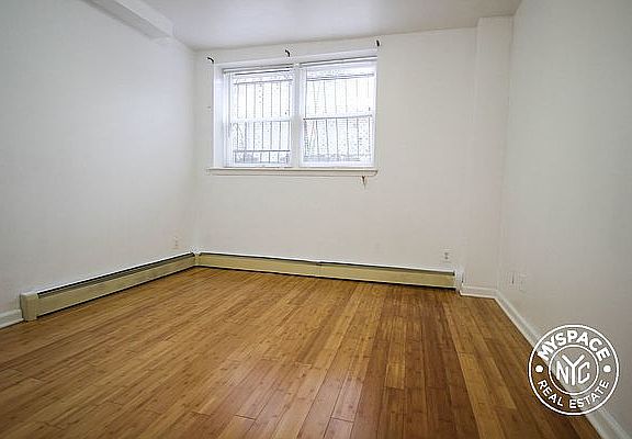 4th image of 59 Woodbine St Floor 1