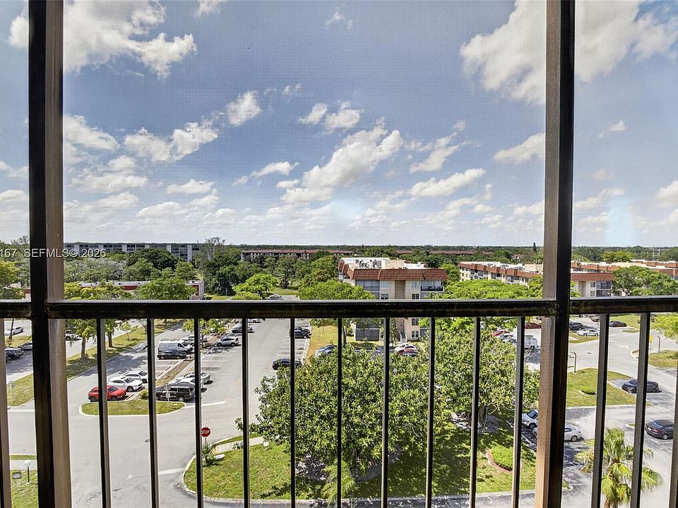1st image of 4174 Inverrary Dr APT 805