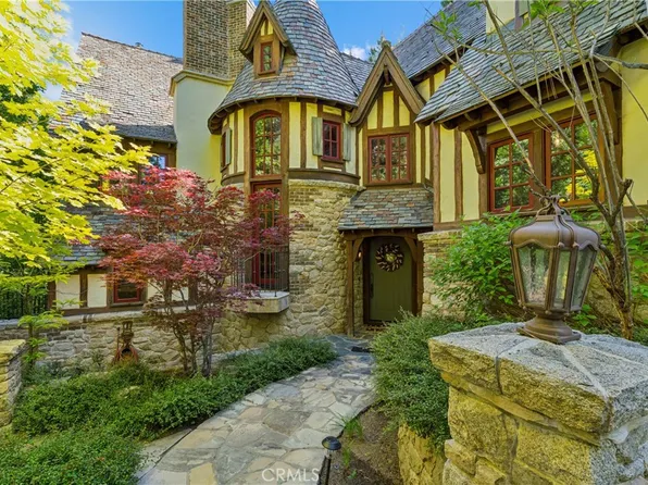 27596 High Knoll Rd, Lake Arrowhead, CA 92352