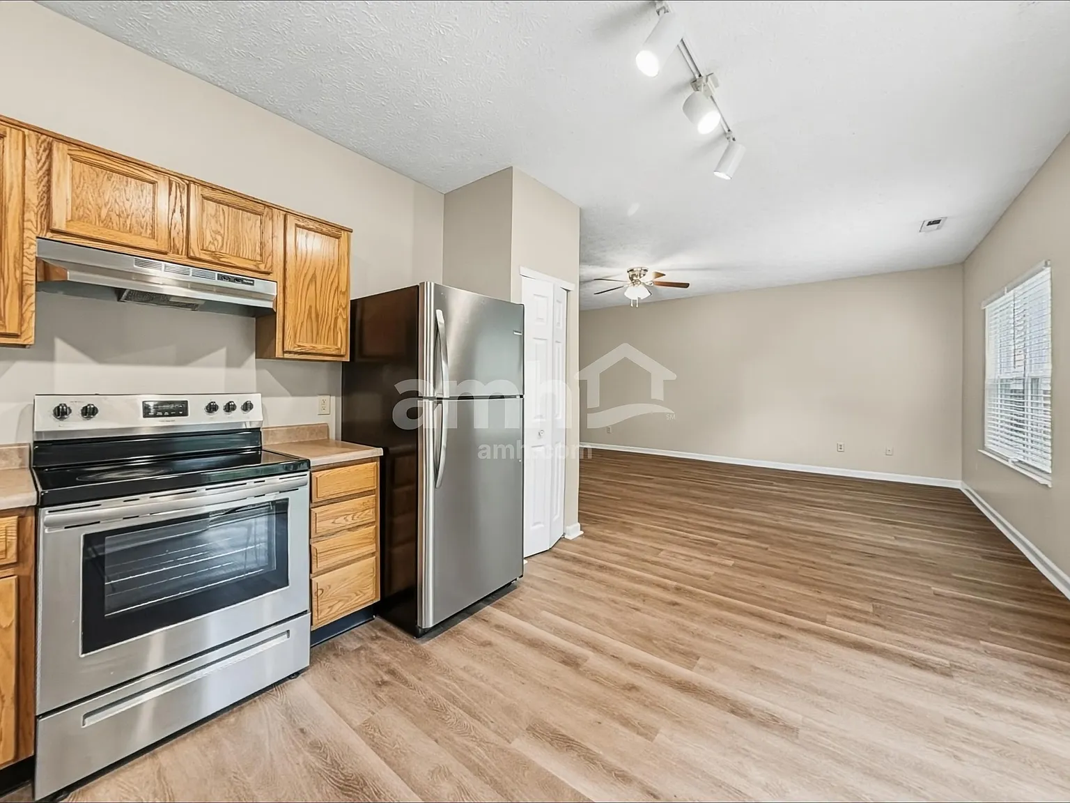 3 bed, 2.0 bath, 1510 sqft, $1,860 — Photo 4