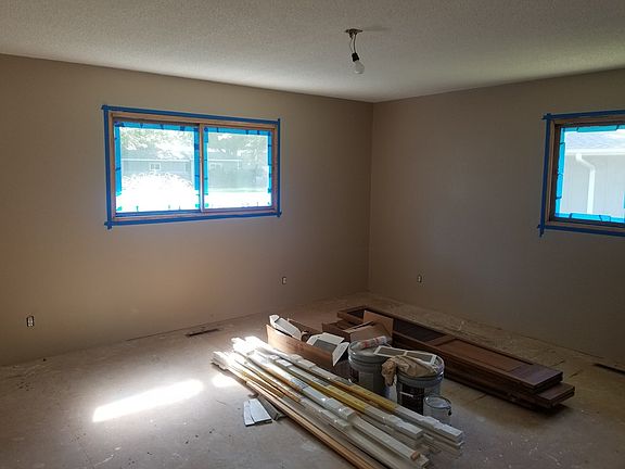 3rd image of 706 N Leonard St
